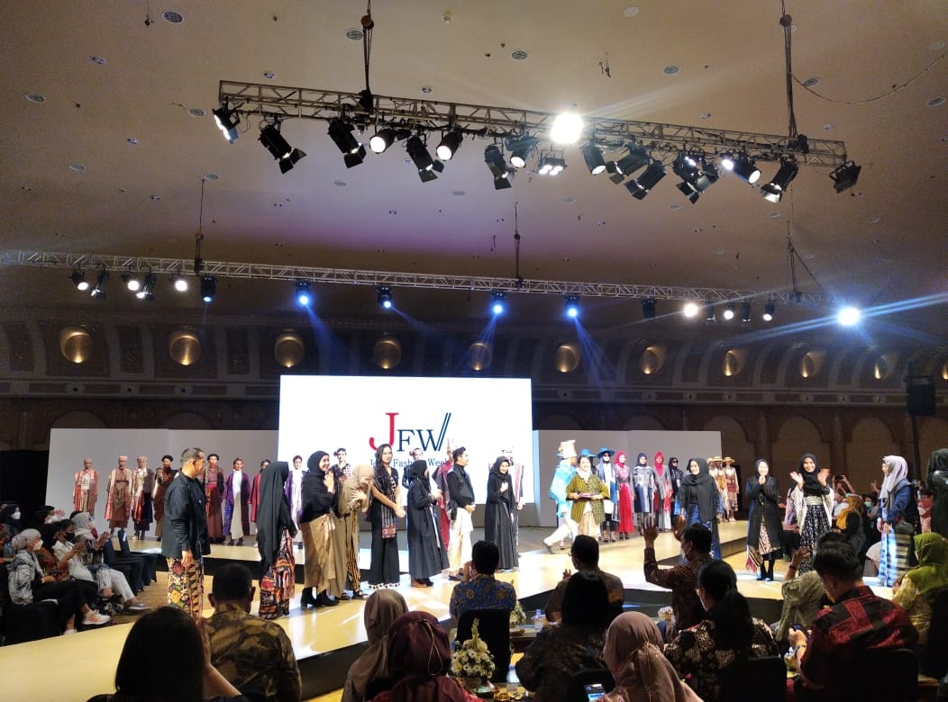 Jogja Fashion Week 2022 Angkat Tema 5 Destinasi Wisata Super Prioritas – BERNAS.id
